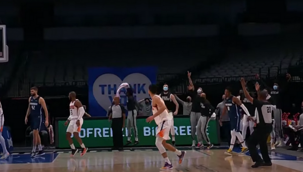Pergalingas D. Bookerio šūvis ir D. Foxo verpstė – gražiausi NBA momentai (VIDEO)