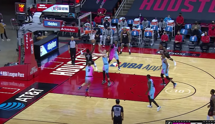 Tarp gražiausių NBA momentų – ir D. Sabonį „išmaudęs“ B. Griffinas (VIDEO)