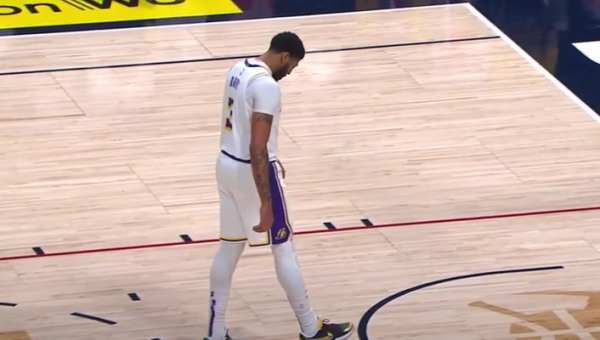 „Lakers“ žvaigždė A. Davisas patyrė Achilo sausgyslės traumą (VIDEO)