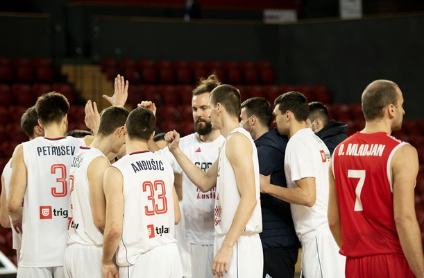 20-mečio vedami serbai sunkiai palaužė šveicarus, italai nusileido makedonams