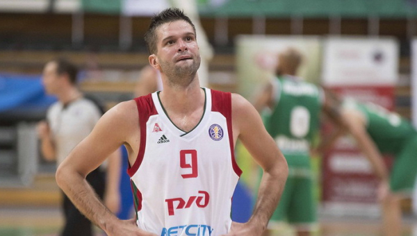 M. Kalniečio ir M. Kuzminsko klubas išsivežė triuškinančią pergalę iš Paryžiaus
