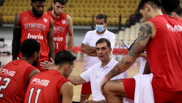 S. Vezenkovo karjeros rungtynės paženklintos trečia „Olympiacos“ pergale iš eilės