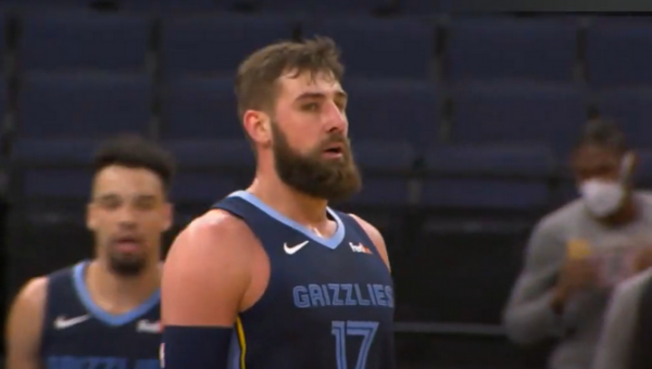 Galingas J. Valančiūno pasirodymas: lietuvis pagerino „Grizzlies“ rekordą