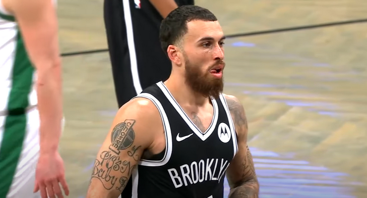 M. Jamesas debiutavo su „Nets“ marškinėliais, o Bruklino ekipa įveikė „Celtics“ (VIDEO)