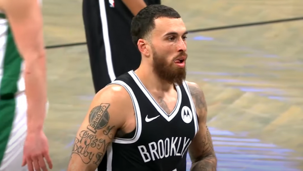 M. Jamesas debiutavo su „Nets“ marškinėliais, o Bruklino ekipa įveikė „Celtics“ (VIDEO)