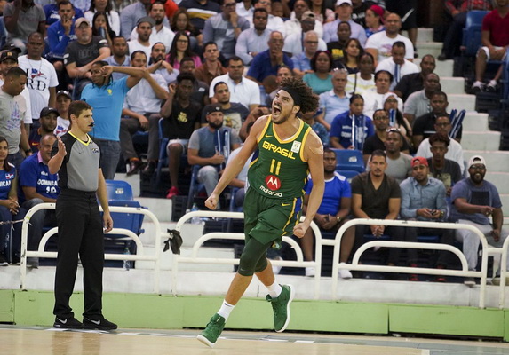 Brazilų krepšinio veteranas grįžta rungtyniauti į NBA