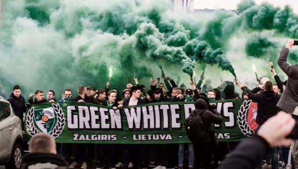 „Green White Boys“: „Likome maloniai nustebinti, jog žalgiriečiai yra išmokę ir mūsų dainų žodžius“