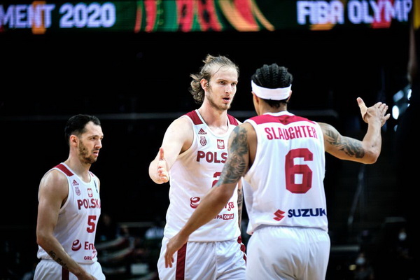 Lenkija nugalėjo Angolos krepšininkus
