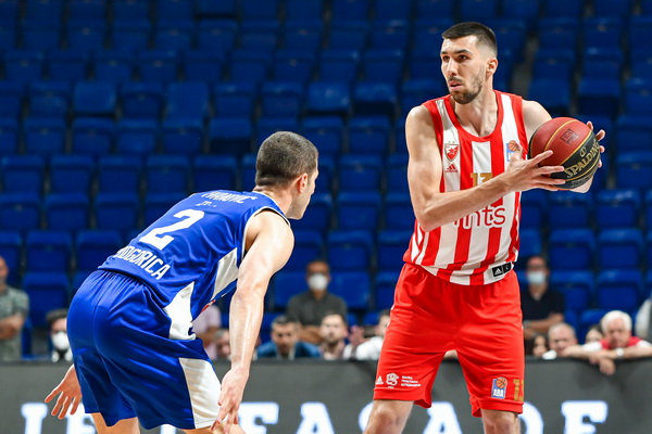 O. Dobričius ir toliau vilkės „Crvena Zvezda“ marškinėlius