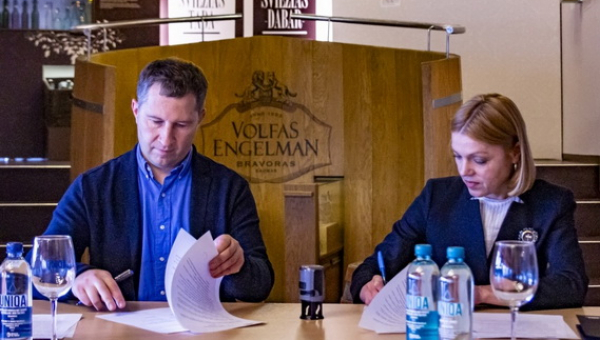 Vardan pergalių: LKL pratęsė bendradarbiavimą su „Volfas Engelman“