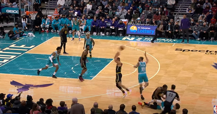 Įspūdingas S. Curry perdavimas ir J. Poole'o taškai - gražiausias NBA nakties momentas (VIDEO)
