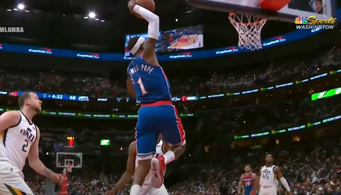 Pamatykite: „Wizards“ žaidėją nublokavo krepšinio lenta (VIDEO)