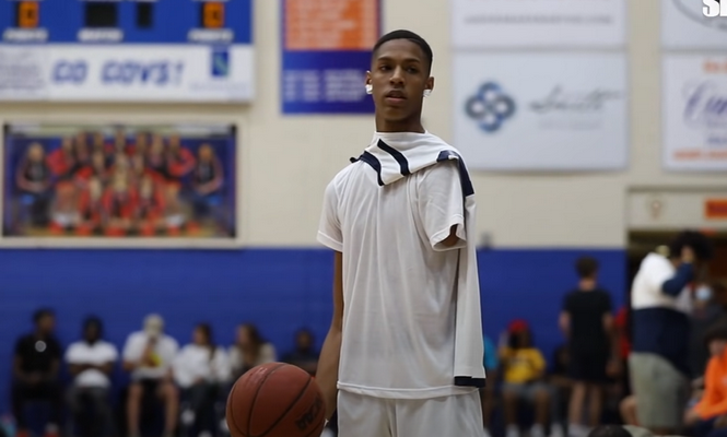 17-metis vienarankis krepšinio talentas stebina pasaulį: gali praverti NBA duris (VIDEO)