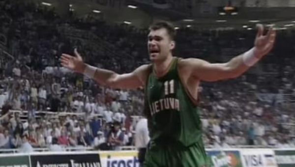Krepšinio klasika: skandalingasis 1995 m. „Eurobasket“ finalas, kuris ligi šiol kelia dideles audras