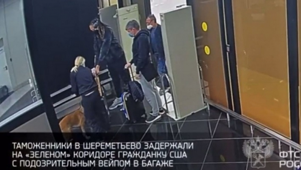 Pasklido vaizdo įrašas, kaip oro uoste apieškoma WNBA superžvaigždė (Taps rusų įkaite?)
