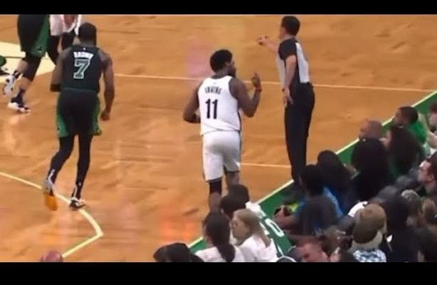Vidurinį pirštą „Celtics“ gerbėjams parodęs K. Irvingas: kai man rėkia „eiki šiknon“, negaliu nereaguoti