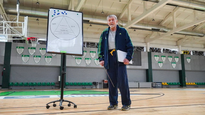 Krepšinio specialistams paskaitą vedė legendinis treneris A. Kosauskas (VIDEO)