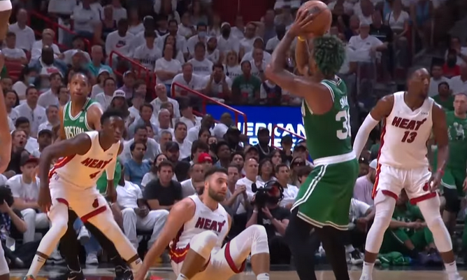 Penki įspūdingiausi „Celtics“ ir „Heat“ mačo epizodai (VIDEO)