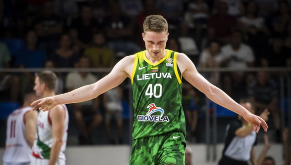 Lietuvos rinktinė tik po atkaklios kovos įveikė Bulgarijos krepšininkus