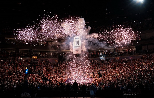 D. Nowitzki marškinėliai iškelti į palubes (FOTO) (VIDEO)