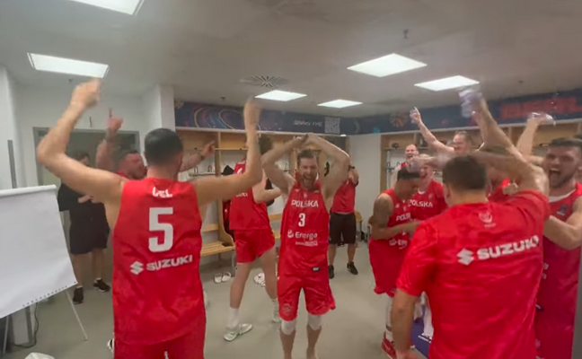 Lenkų šėlsmas rūbinėje patekus į Europos čempionato pusfinalį (VIDEO)