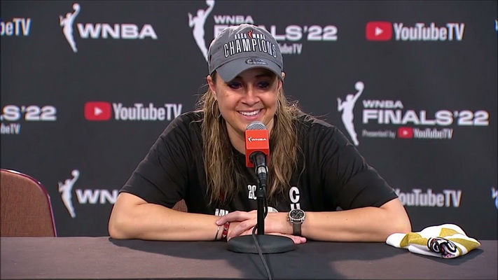 NBA komandų akiratyje buvusi trenerė triumfavo WNBA (VIDEO)