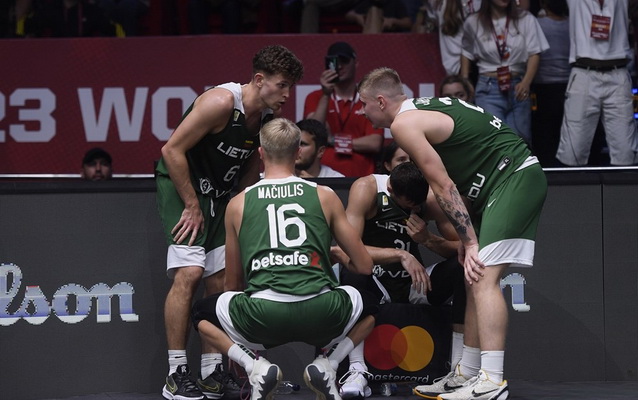 Be pralaimėjimų pasaulio 3×3 čempionate žygiuojanti Lietuvos rinktinė tęsia kovą dėl medalių