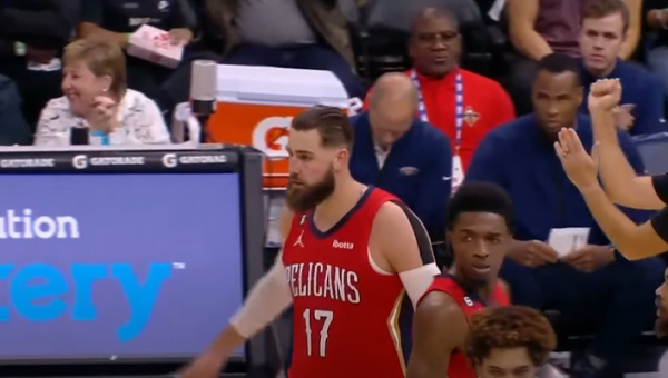 Žvėriškai žaidęs J. Valančiūnas nukalė antrą „Pelicans“ pergalę (VIDEO)