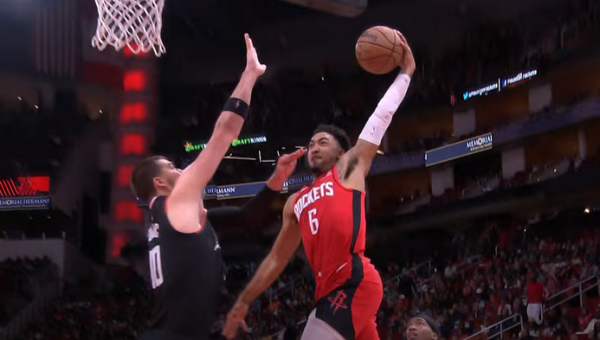 Įspūdingas „Rockets“ puolėjo dėjimas - gražiausias NBA nakties epizodas (VIDEO)