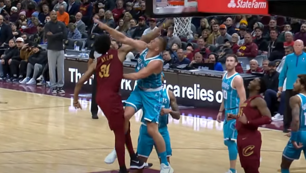 J. Alleno įspūdingas dėjimas - gražiausias NBA nakties epizodas (VIDEO)