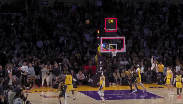 „Pacers“ gynėjo pergalingas metimas - gražiausias NBA nakties epizodas (VIDEO)