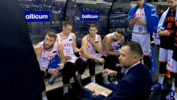 Minutės pertraukėlės: išgirskite emocingus G. Žibėno nurodymus krepšininkams (VIDEO)