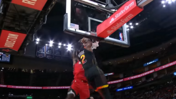 „Suns“ žaidėjo blokas ir dėjimas - gražiausias NBA nakties epizodas (VIDEO)