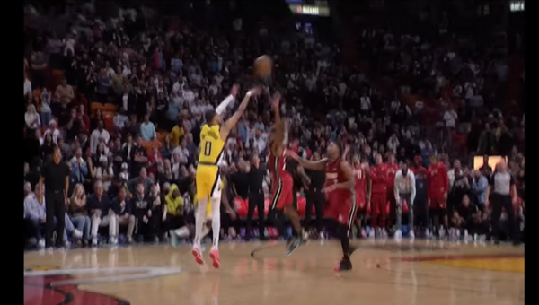 Gražiausias NBA nakties epizodas - pergalingi „Pacers“ taškai (VIDEO)