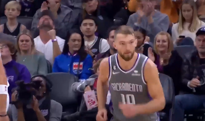 D. Sabonis buvo arti trigubo dublio, o „Kings“ šventė pergalę (VIDEO)