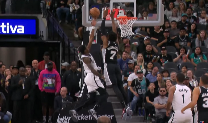 Gražiausias NBA nakties epizodas - galingas „Spurs“ žaidėjo blokas (VIDEO)