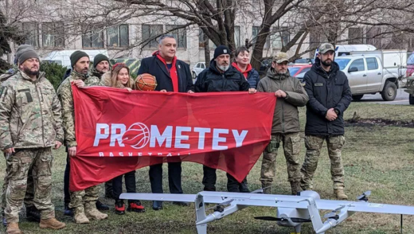 „Prometey“ įteikė 350 tūkst. eurų vertės dovaną Ukrainos kariuomenei