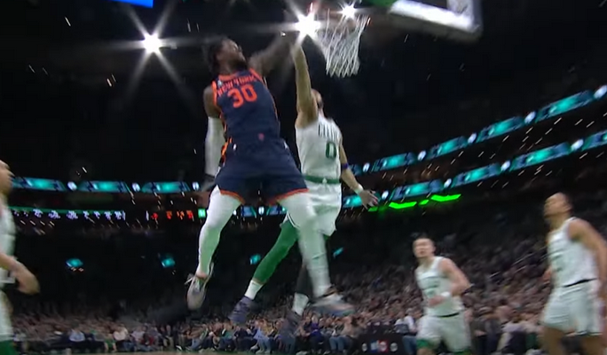 Gražiausias NBA nakties epizodas - efektingas „Knicks“ puolėjo dėjimas (VIDEO)