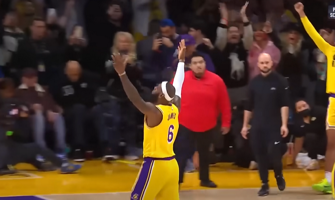 Gražiausias NBA nakties epizodas - rekordiniai L. Jameso taškai (VIDEO)