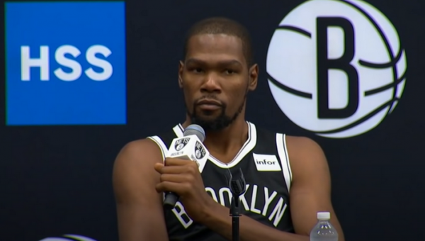 NBA mainai: K. Durantas vilkės „Suns“ marškinėlius (R. Westbrookas keliasi į „Jazz“)