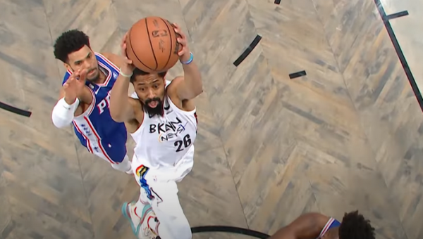 Gražiausias NBA nakties epizodas - S. Dinwiddie dėjimas (VIDEO)