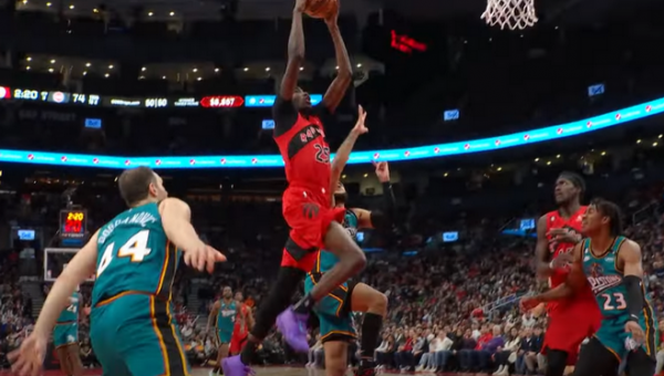 Gražiausias NBA nakties epizodas - „Raptors“ puolėjo dėjimas (VIDEO)