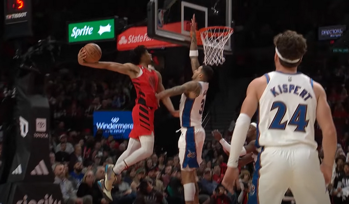 Gražiausias NBA nakties epizodas - fantastiškas „Blazers“ gynėjo dėjimas (VIDEO)