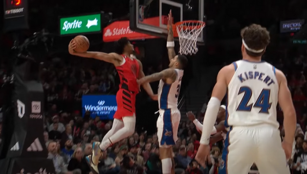 Gražiausias NBA nakties epizodas - fantastiškas „Blazers“ gynėjo dėjimas (VIDEO)