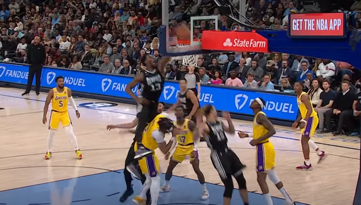 Gražiausias NBA nakties epizodas - „Grizzlies“ puolėjo efektingas dėjimas (VIDEO)