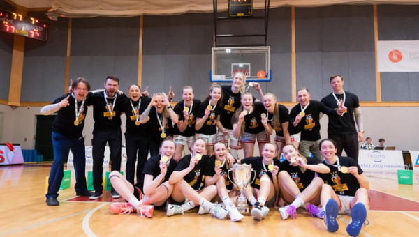 „Kibirkštis“ apgynė „Karalienės taurės“ titulą (Finalo MVP – G. Petronytė)