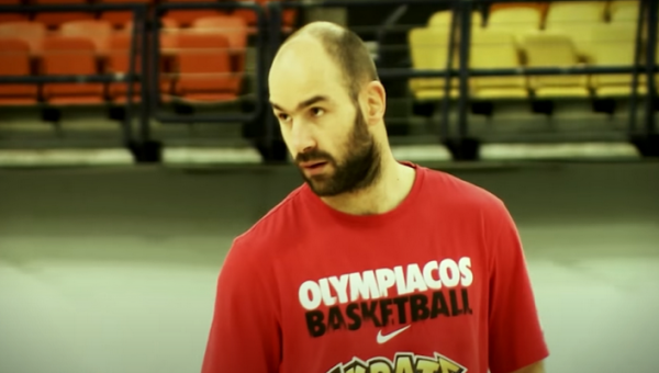„Olympiacos“ į arenos palubes iškels V. Spanoulio marškinėlius