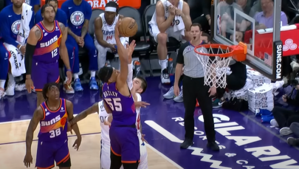 Gražiausias NBA nakties epizodas - „Suns“ puolėjas ir jo šuolio galimybės (VIDEO)