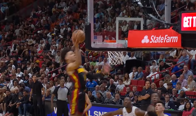 Gražiausias NBA nakties epizodas - „Hawks“ puolėjas ir jo efektingas dėjimas (VIDEO)