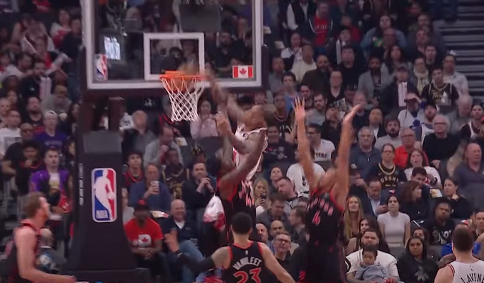 Gražiausias NBA nakties epizodas - efektingas D. DeRozano dėjimas (VIDEO)